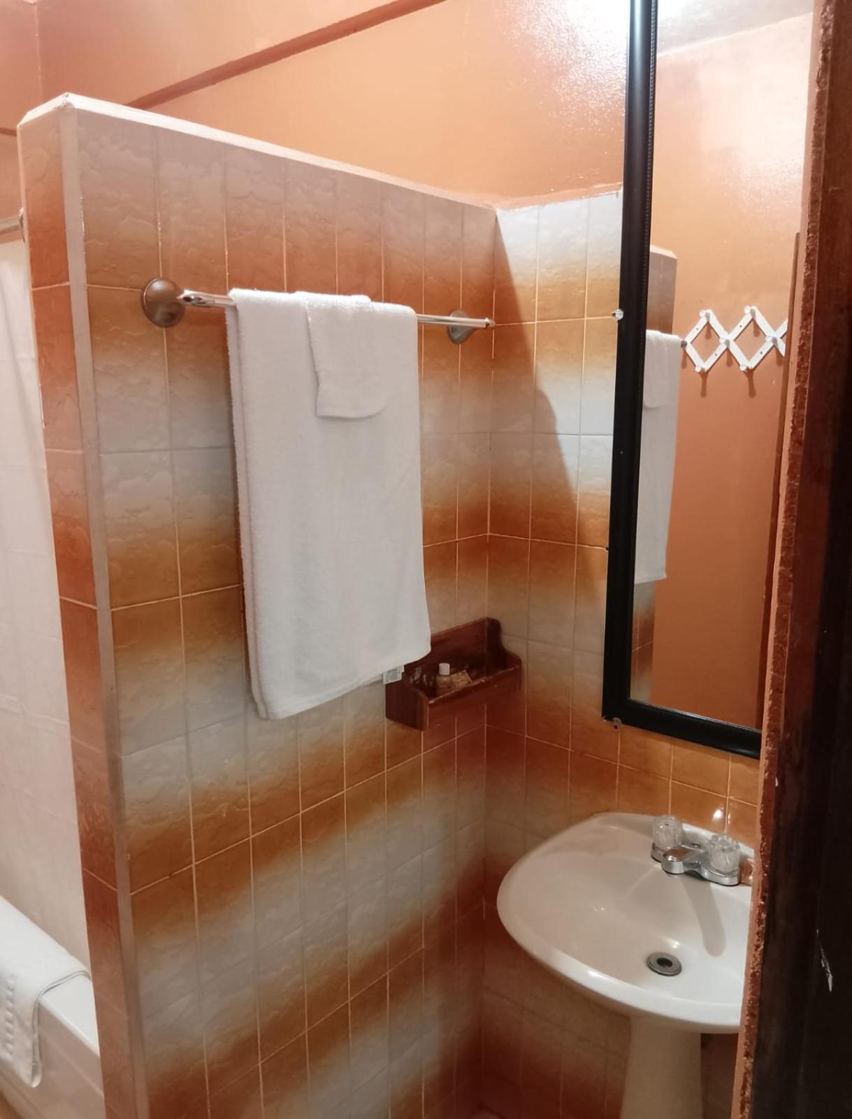 Chaleanor Hotel Dangriga Luaran gambar