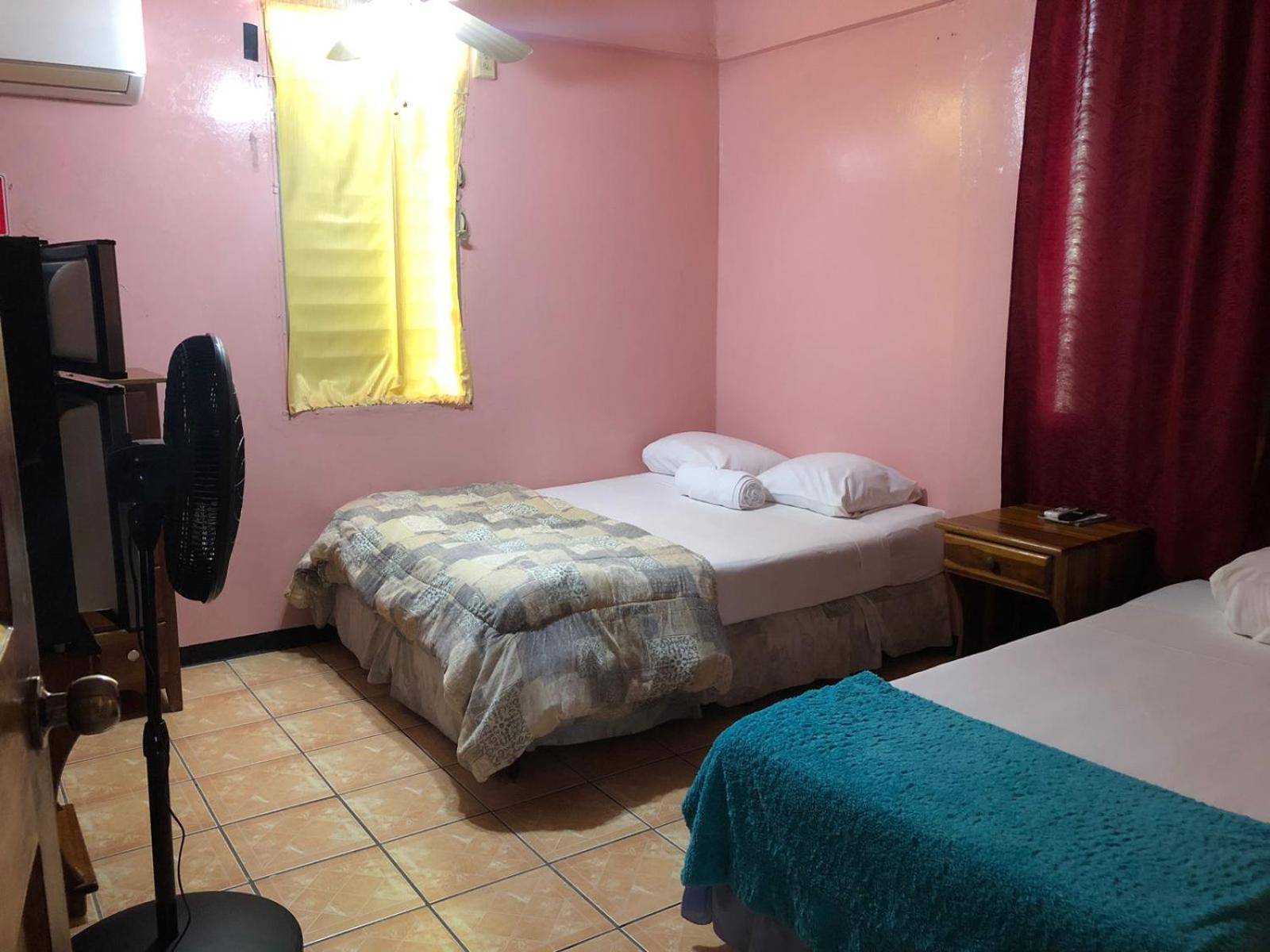 Chaleanor Hotel Dangriga Luaran gambar