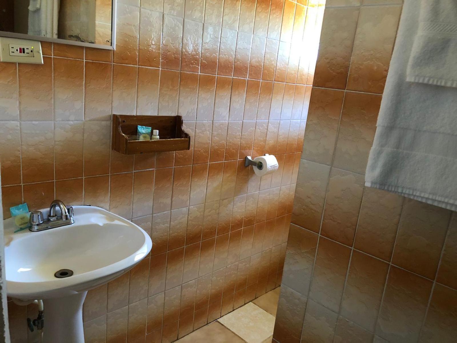Chaleanor Hotel Dangriga Luaran gambar