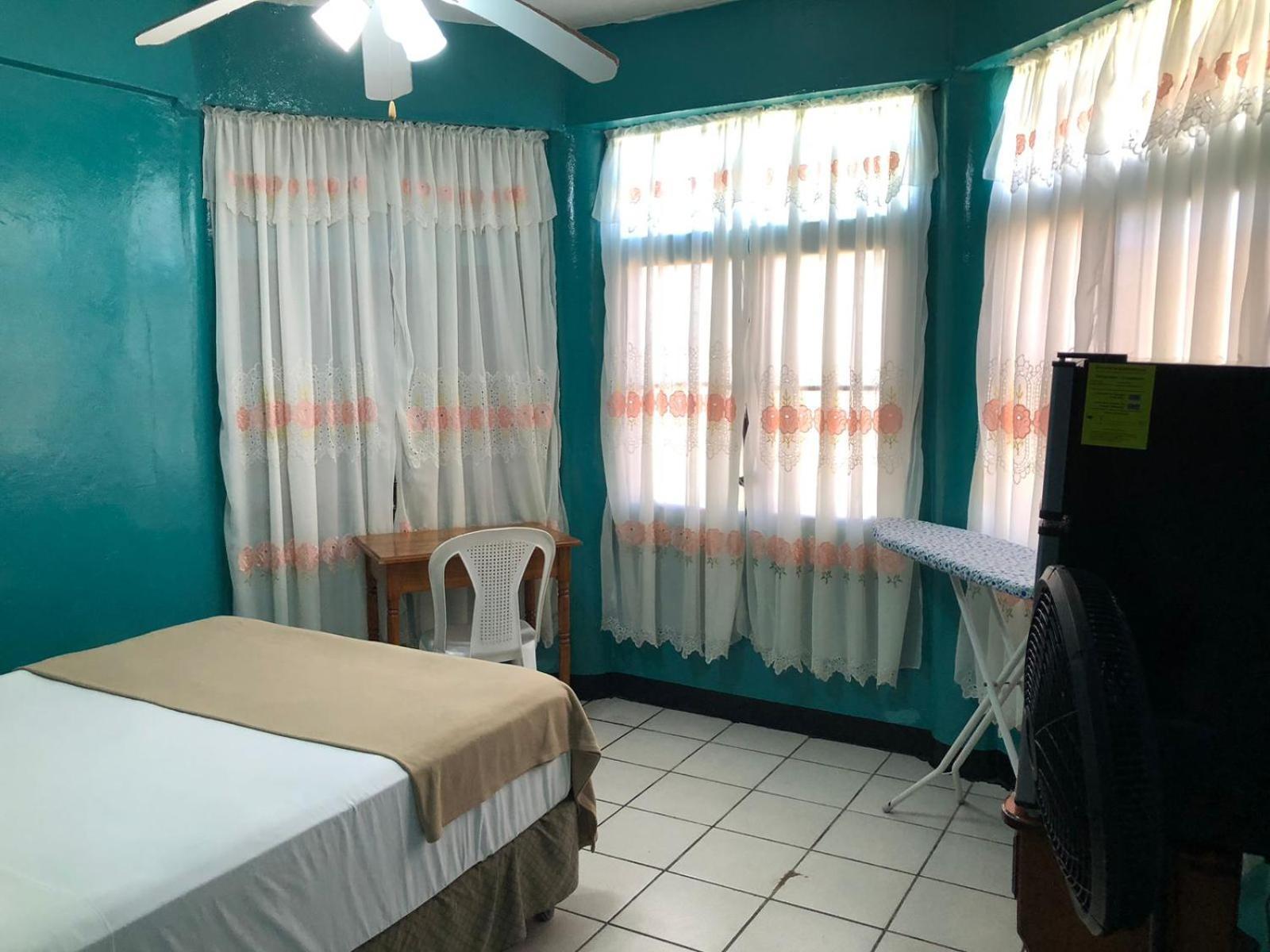 Chaleanor Hotel Dangriga Luaran gambar