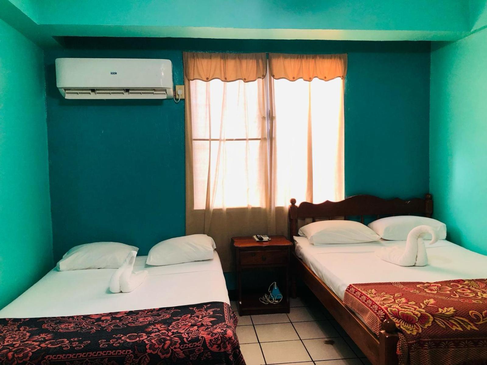 Chaleanor Hotel Dangriga Luaran gambar