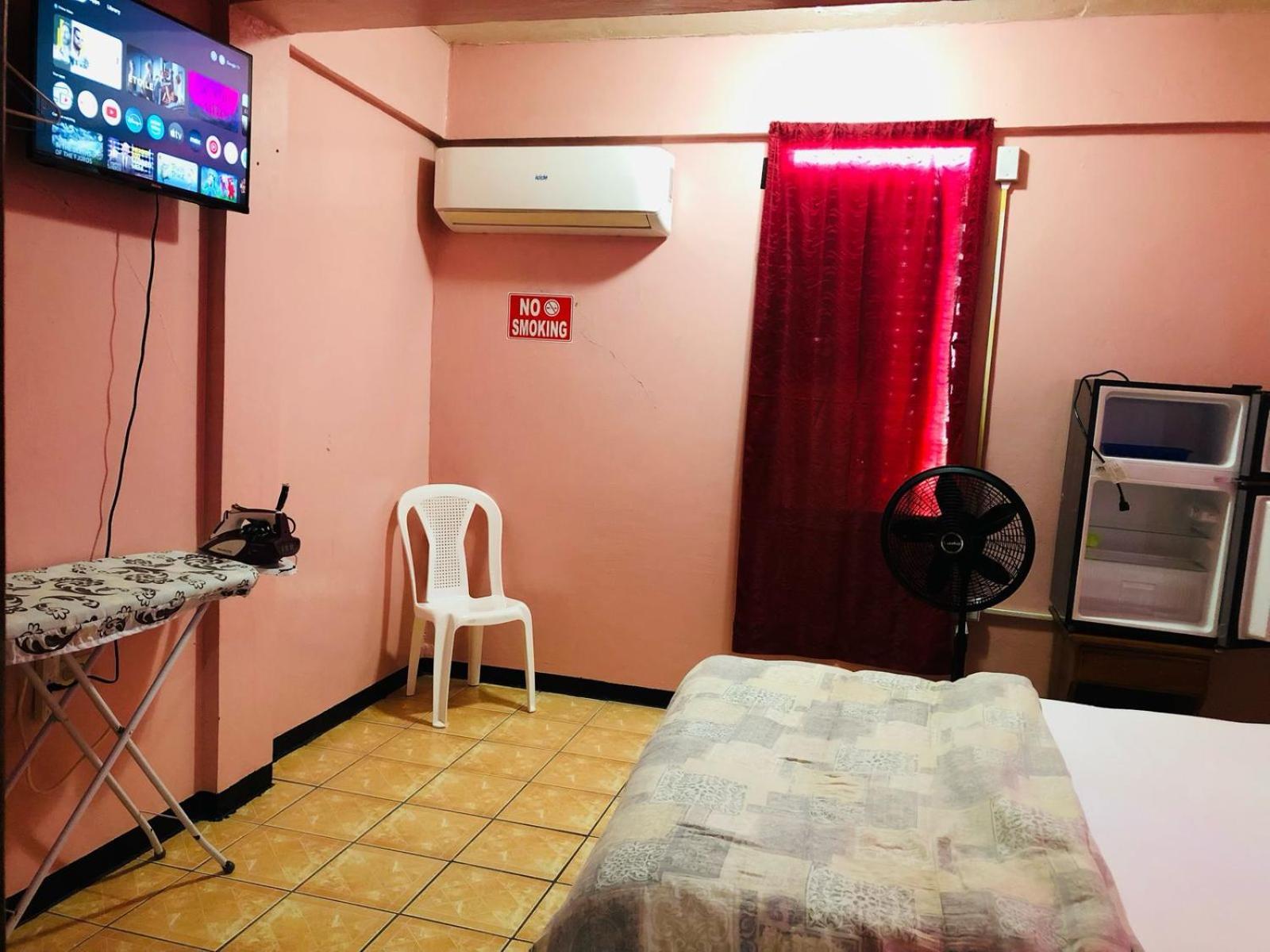 Chaleanor Hotel Dangriga Luaran gambar